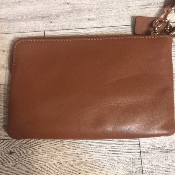 COPY - COACH tan wristlet - Picture 4 of 6